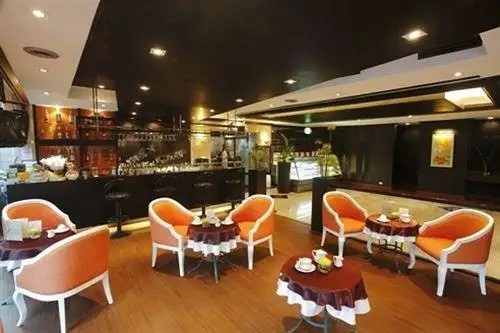 CROSS VIBE BANGKOK SRINAKARIN (EX. KING PARK AVENUE)