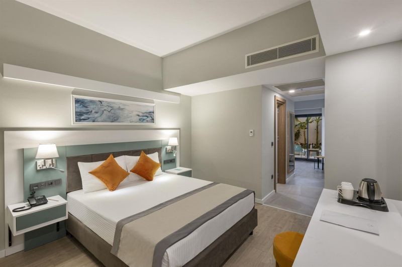 swim up suite