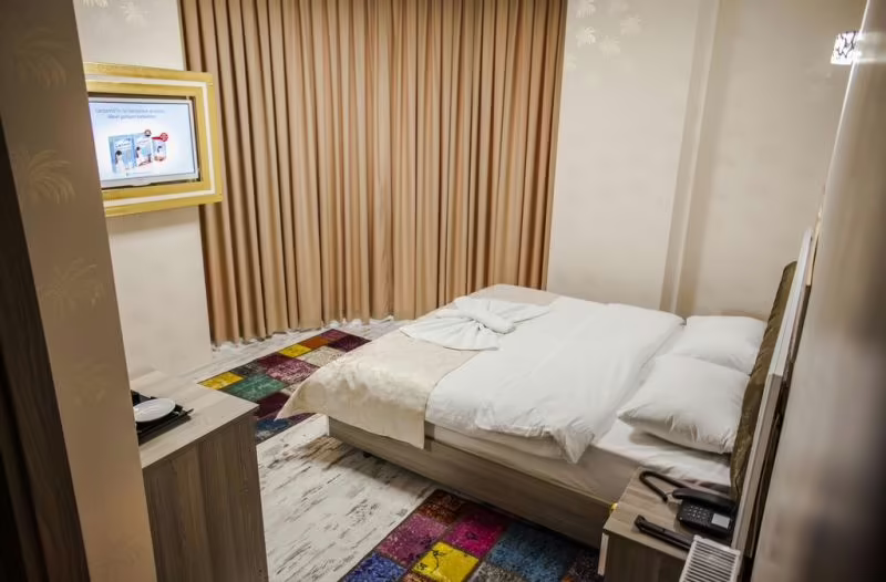 WHITE PALACE HOTEL