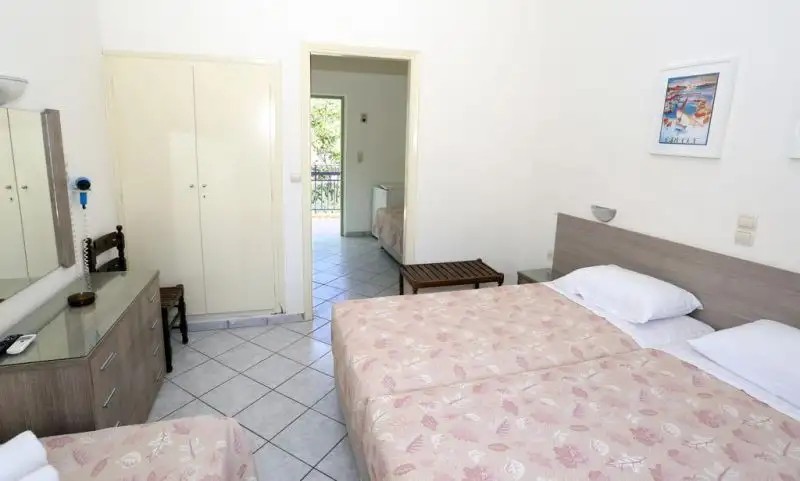 AIGINA KARYATIDES HOTEL