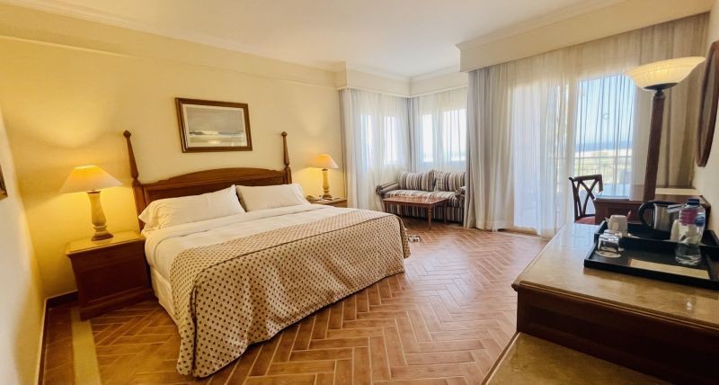 deluxe golf or sea view