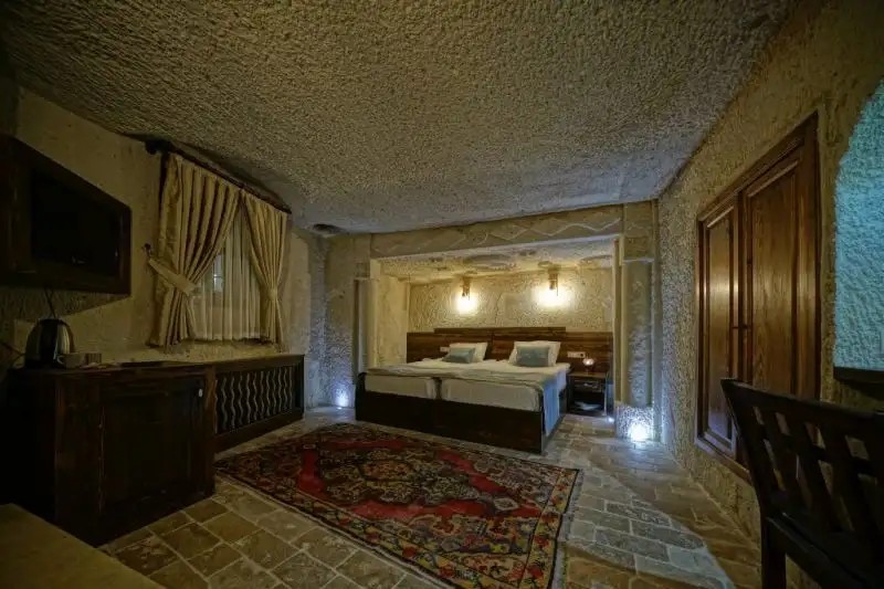 CASTLE CAVE HOTEL
