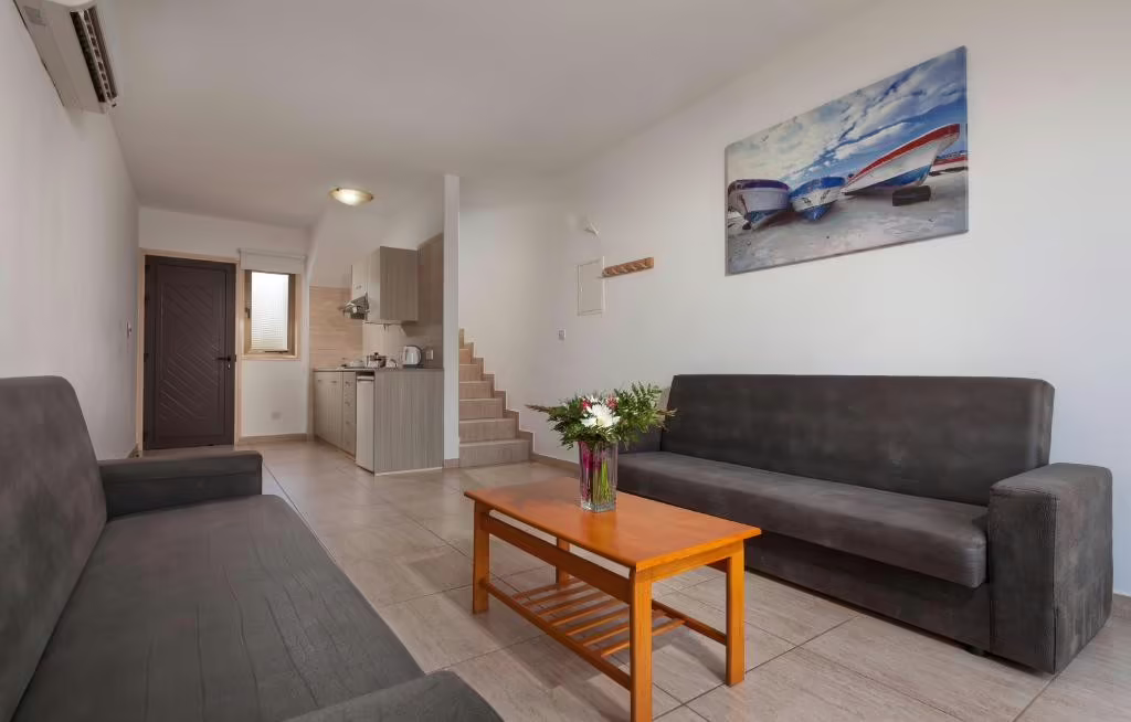 PENELOPE BEACH HOTEL APTS