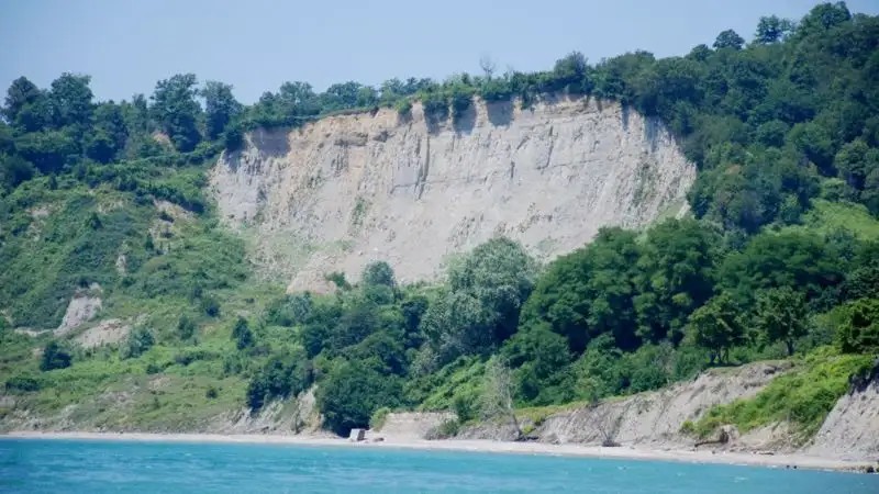 ЗОЛОТОЙ БЕРЕГ ГУДАУТА