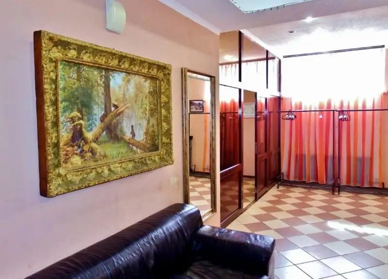 COUNTRY HOUSE