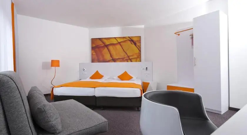 WYNDHAM GARDEN DUESSELDORF CITY CENTRE KOENIGSALLEE