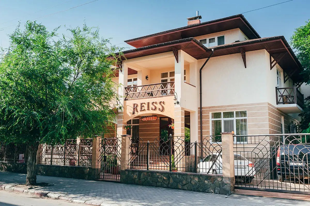 РАЙС ОТЕЛЬ (HOTEL REISS)
