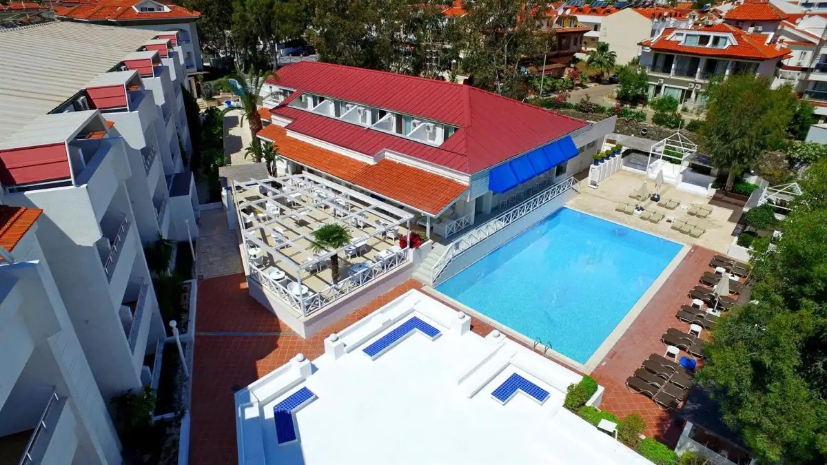 CLUB MUNAMAR BEACH RESORT