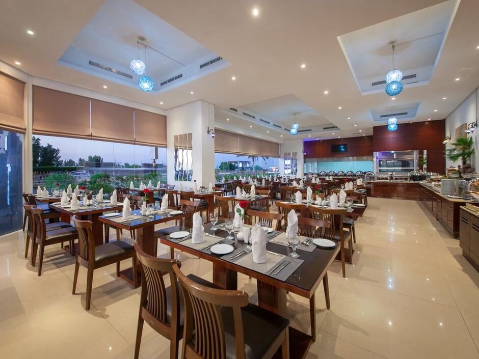 RAMADA BY WYNDHAM BEACH HOTEL AJMAN