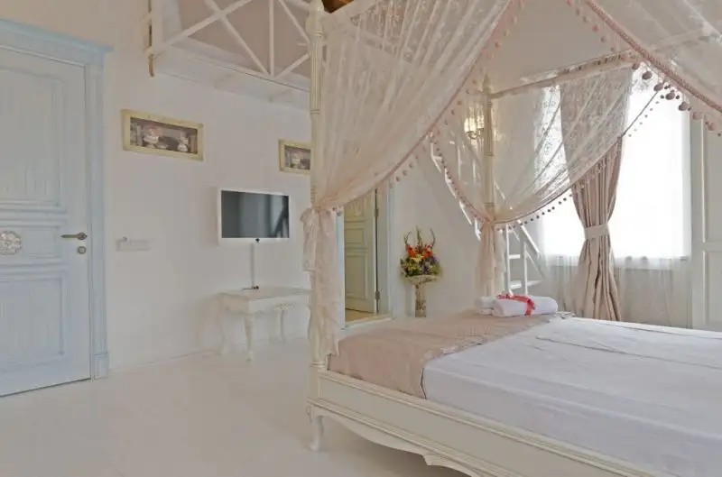 ALACATI ROKA TAS OTEL