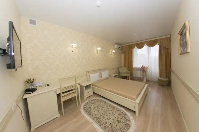 ОСКАР САРАТОВ