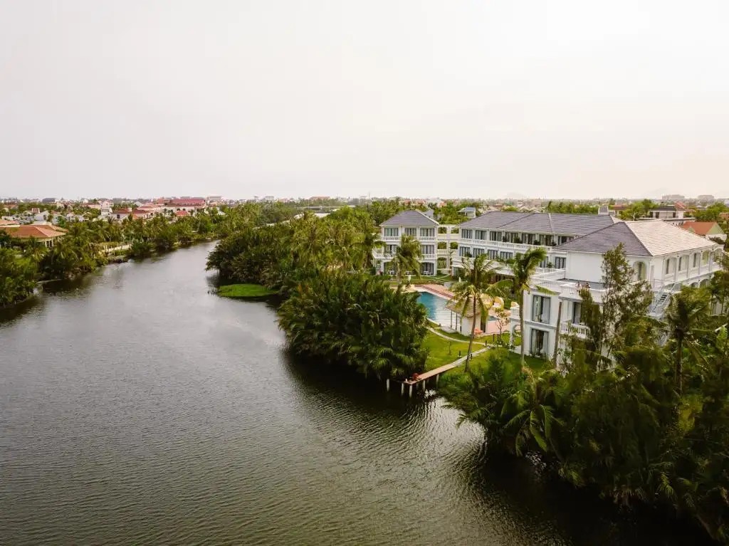 MOODHOIAN RIVERSIDE HOIAN