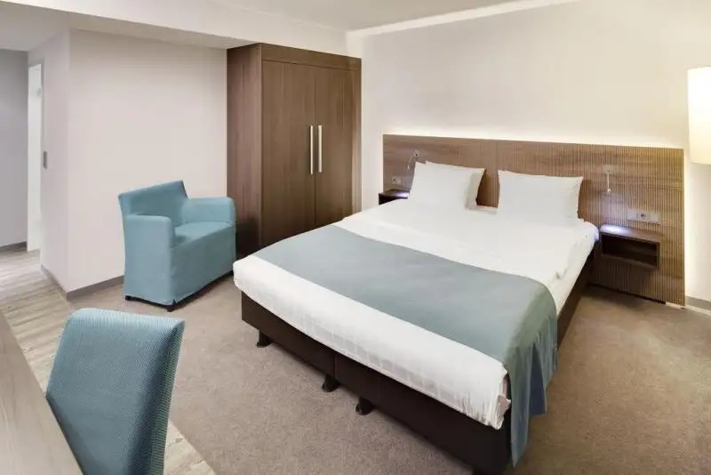 HOLIDAY INN DUSSELDORF HAFEN