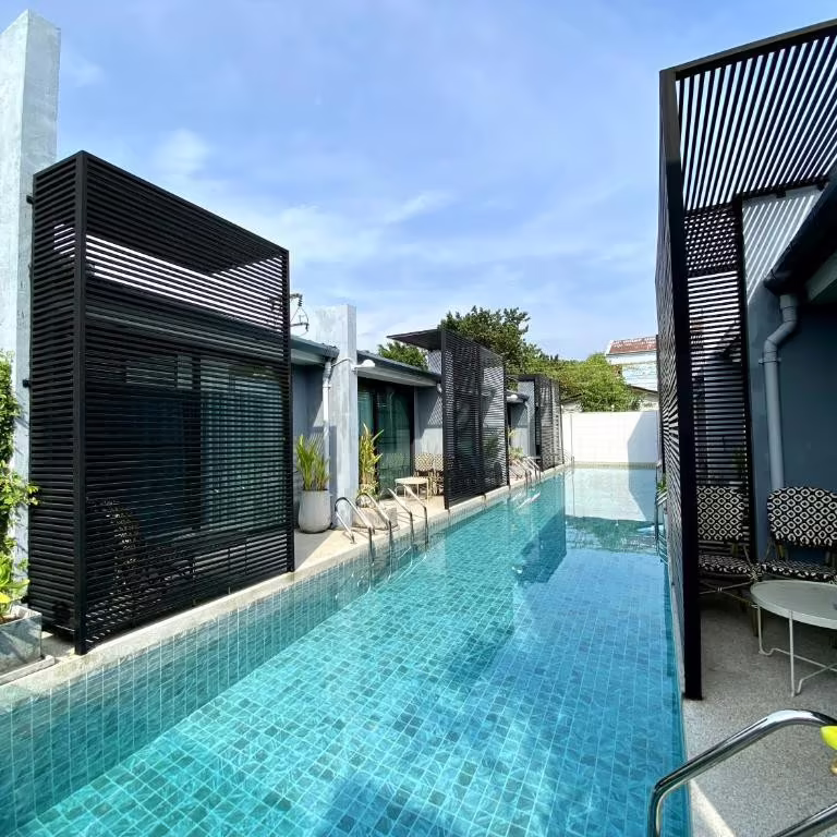 XEN POOL ACCESS & CAFE