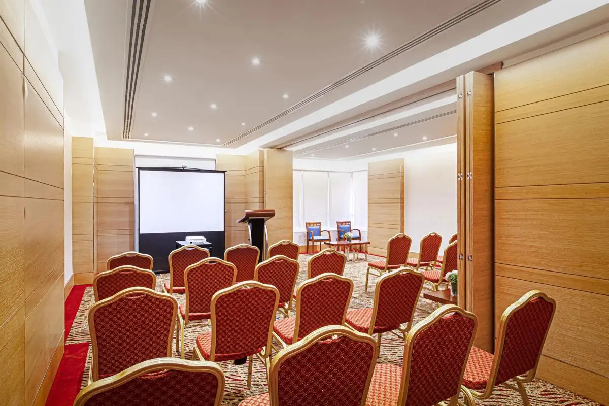 GOLDEN SANDS HOTEL & RESIDENCES