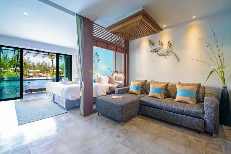deluxe suite pool access