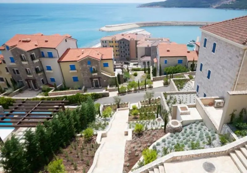 THE CHEDI LUSTICA BAY