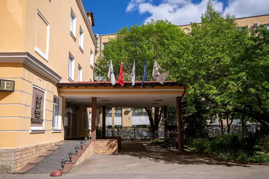 GUYOT BUSINESS BOUTIQUE (ГАЙОТ)