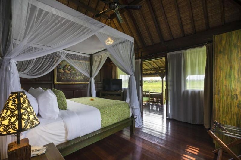 wooden suite garden view