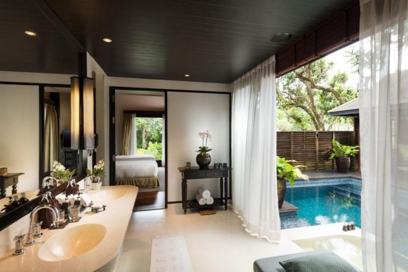 lagoon pool villa