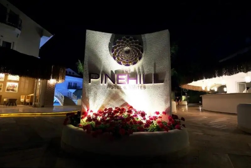 PINEHILL HOTEL & SUITES