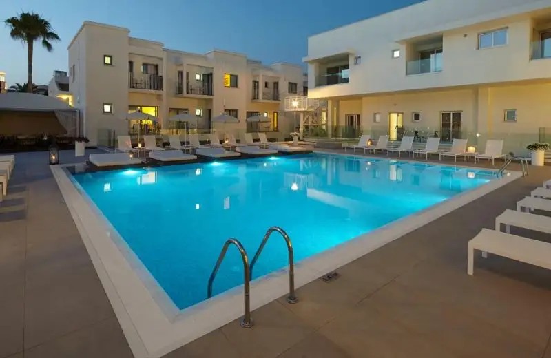 MELPO ANTIA HOTEL & SUITES
