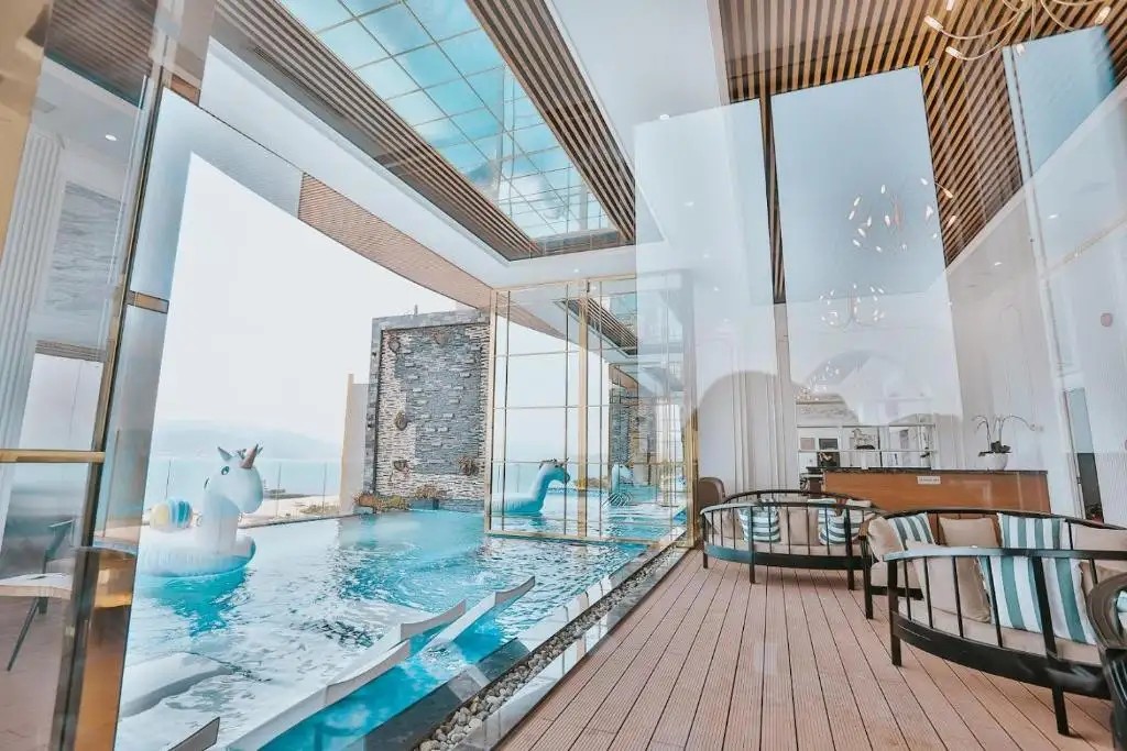 LA VAGUE NHA TRANG