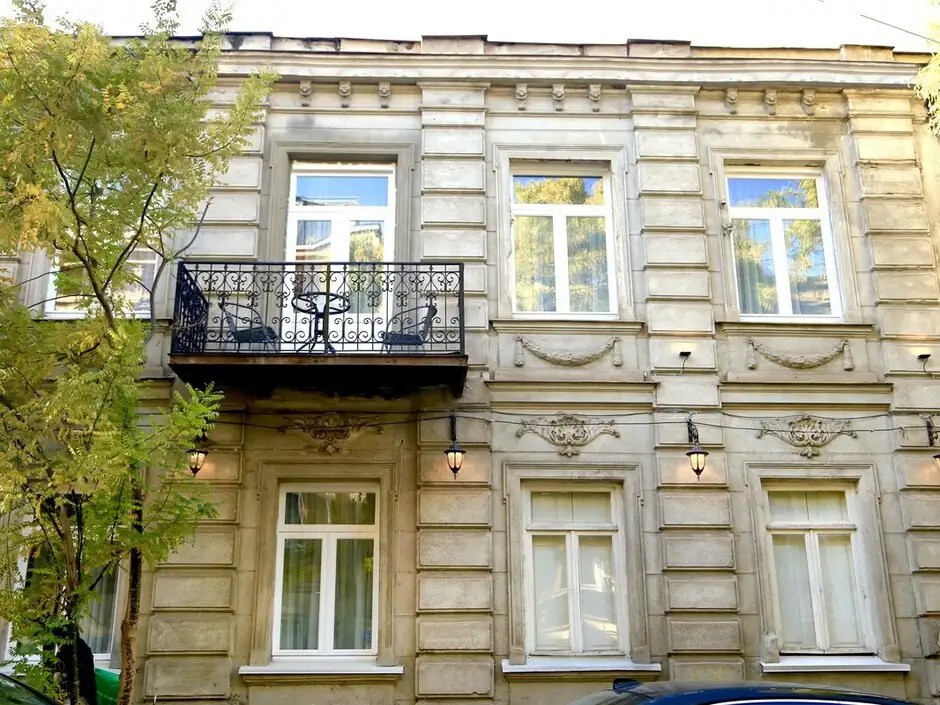 HOTELLO