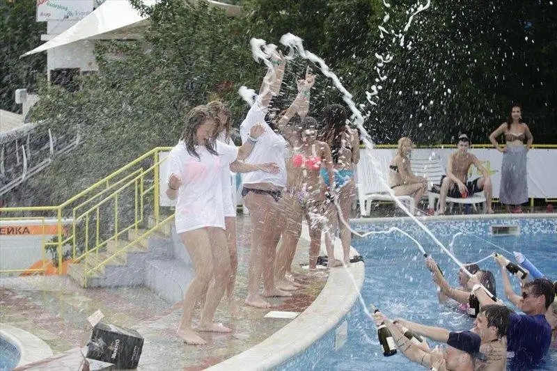 PARTY HOTEL GOLDEN SANDS (EX. PARTY HOTEL VLADISLAV)