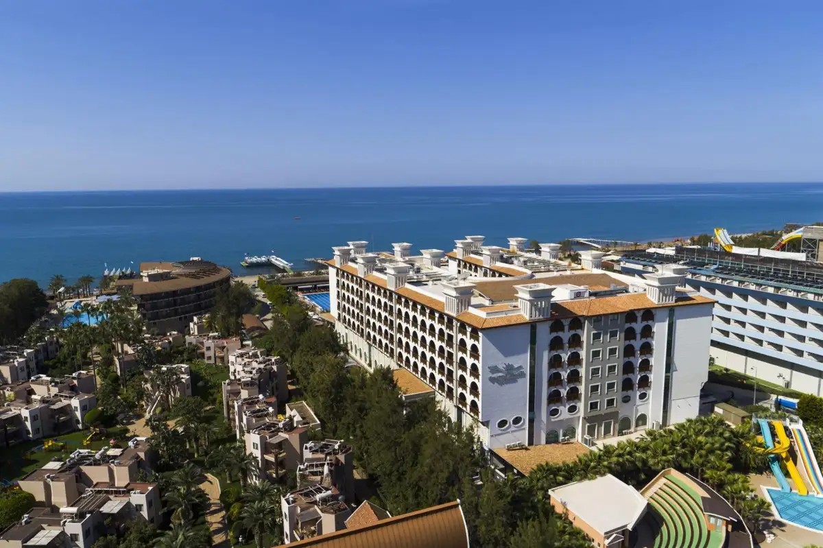 QUATTRO BEACH RESORT & SPA