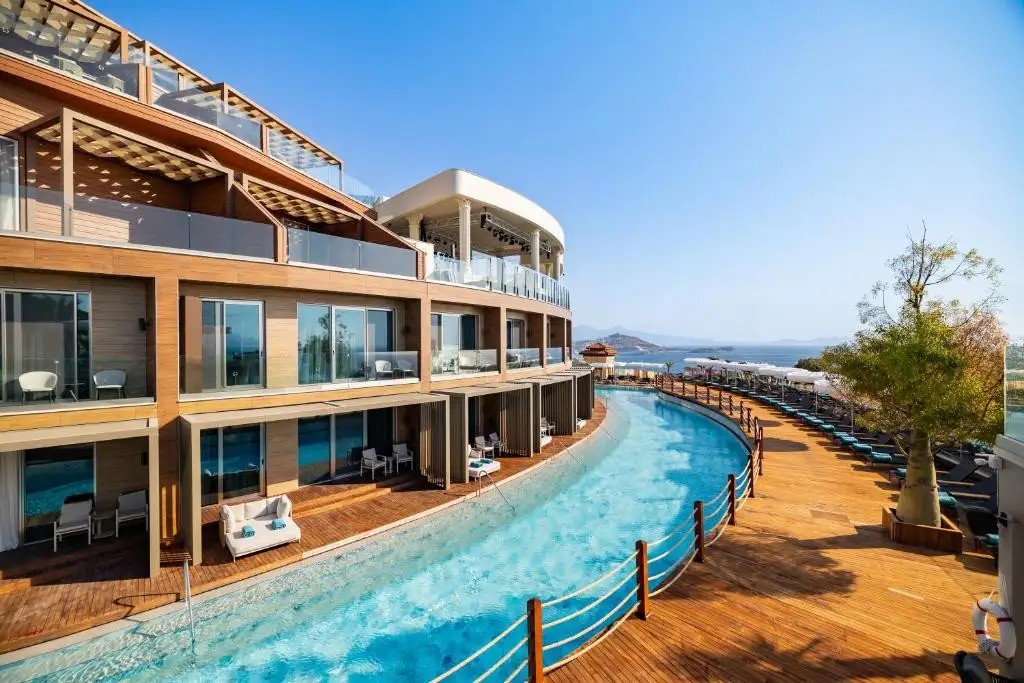 QLUSIVE HOTEL (ADULTS ONLY 12+)