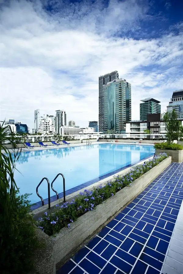 GLOW TRINITY SILOM