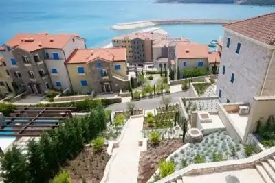 THE CHEDI LUSTICA BAY