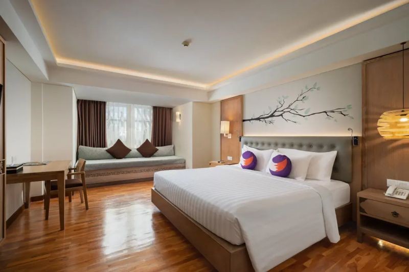 deluxe with bathtub
