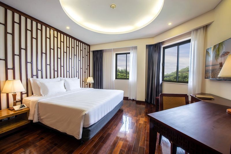 junior suite hill view