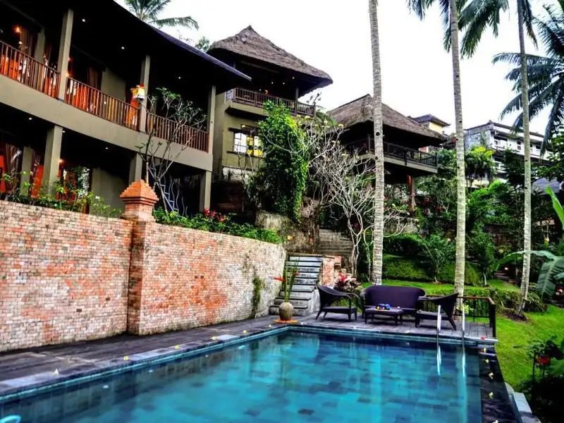 KAMPUNG RESORT