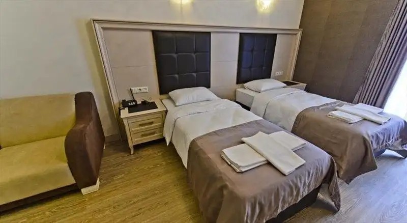 HOTEL 19