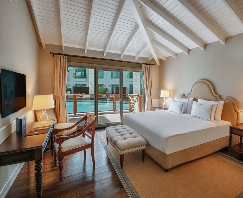 3 bedroom swim up villa