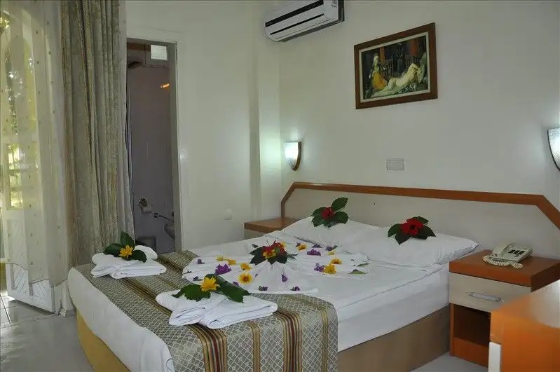 CLUB SERENA BEACH HOTEL