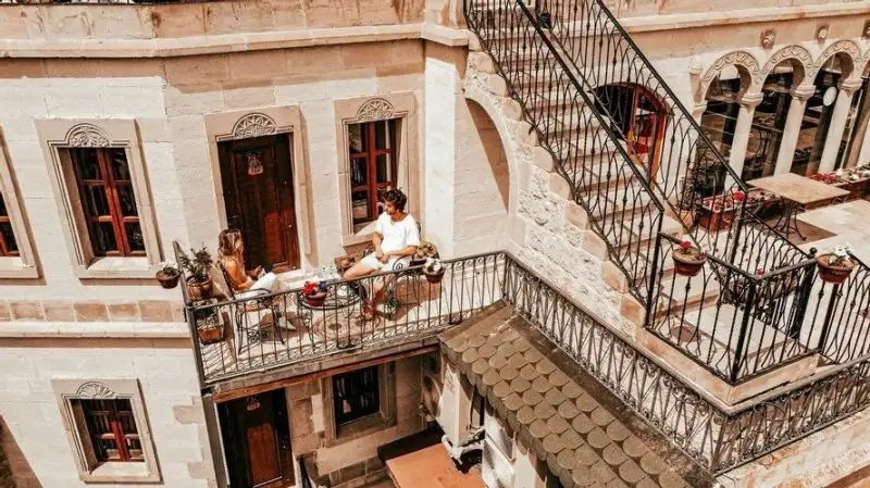CAFTAN CAVE SUITES