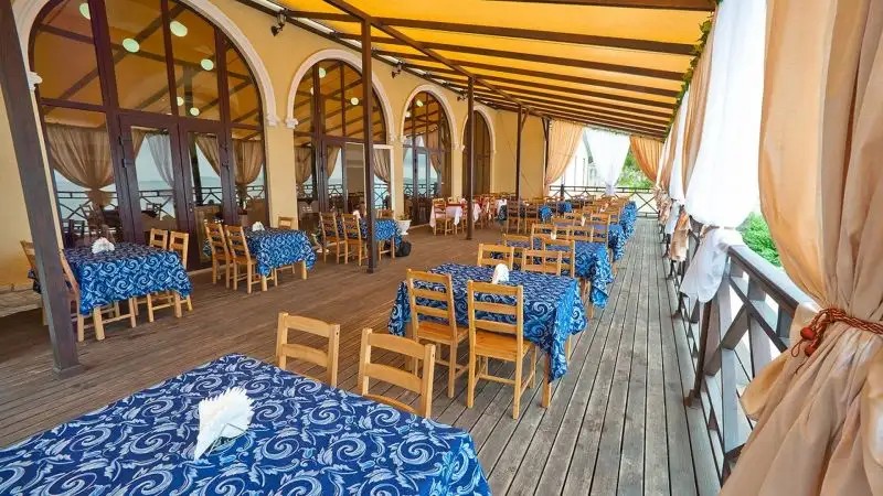 ЛАЗУРНЫЙ БЕРЕГ