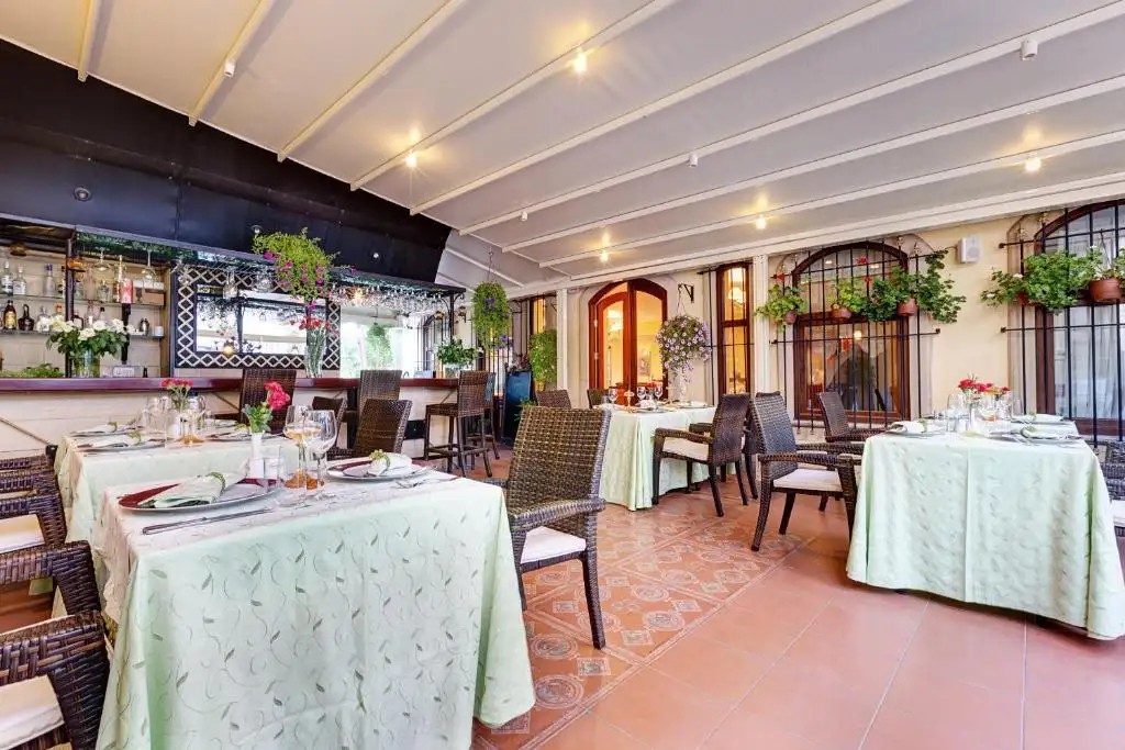 ARENA HOTEL