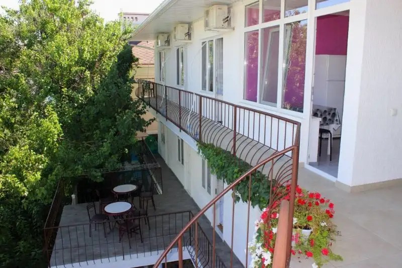 ГОСТЕВОЙ ДОМ САМБУРОВА 210Б