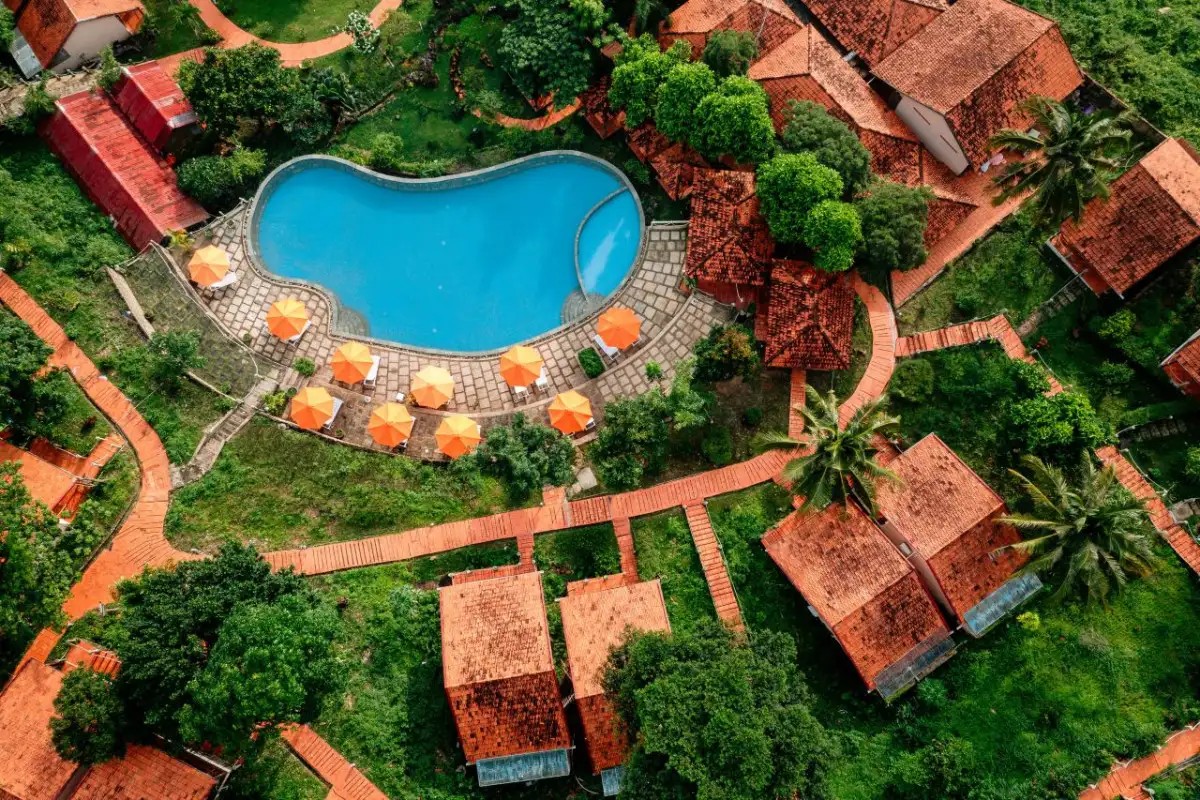 DAISY RESORT
