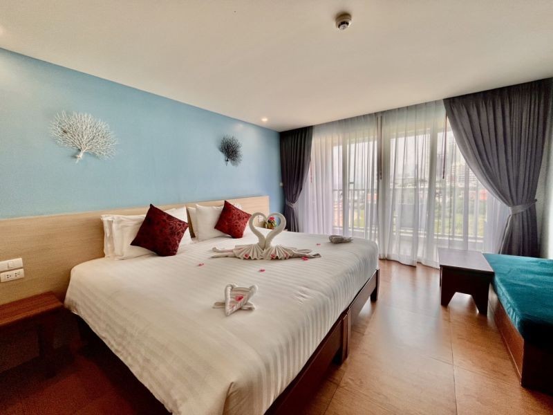 deluxe partial sea view