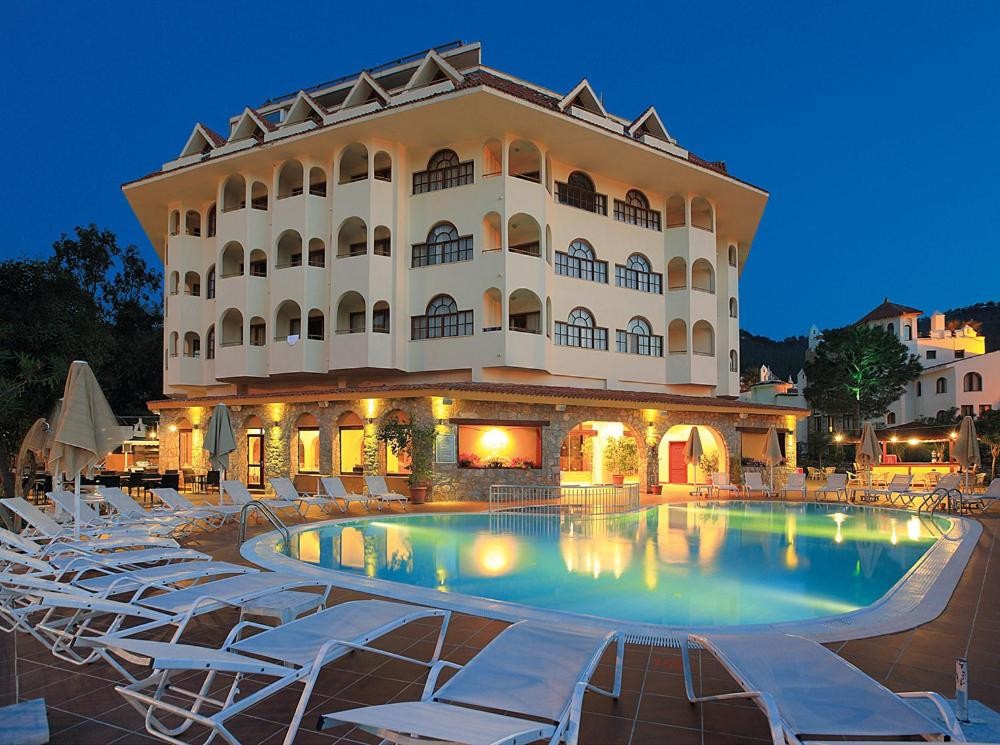 FORTUNA BEACH HOTEL
