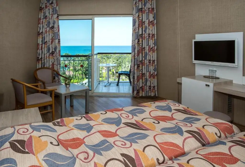 RIVIERA HOTEL & SPA