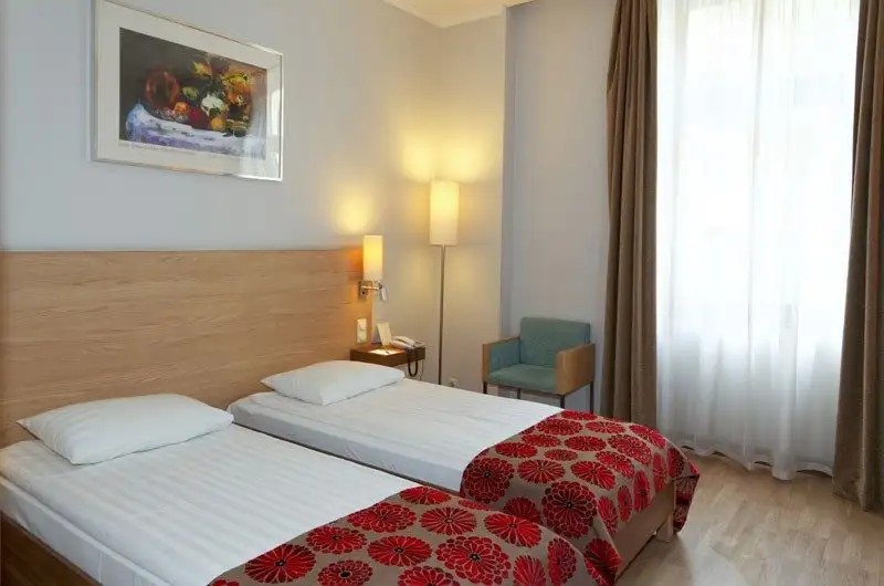 THE THREE CORNERS HOTEL BRISTOL