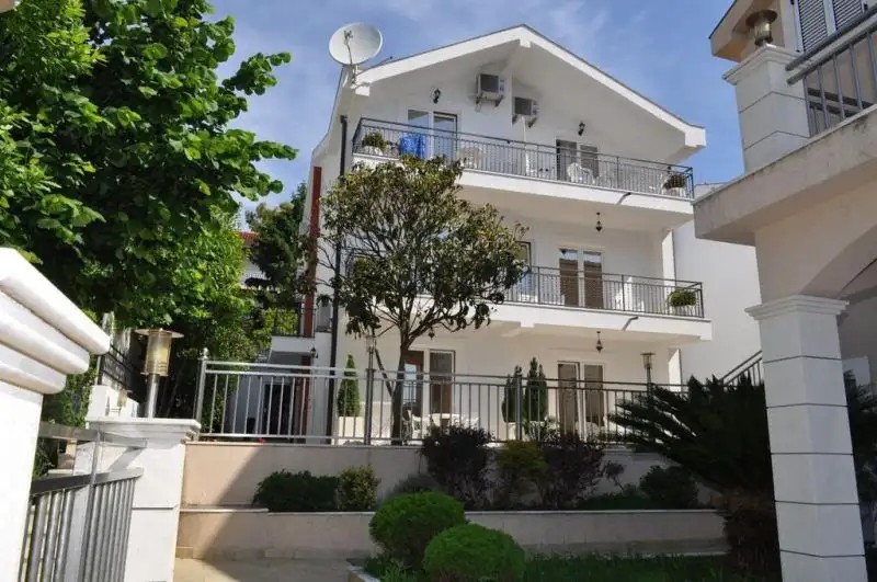 DEPADANS NATALIE (PERLA)