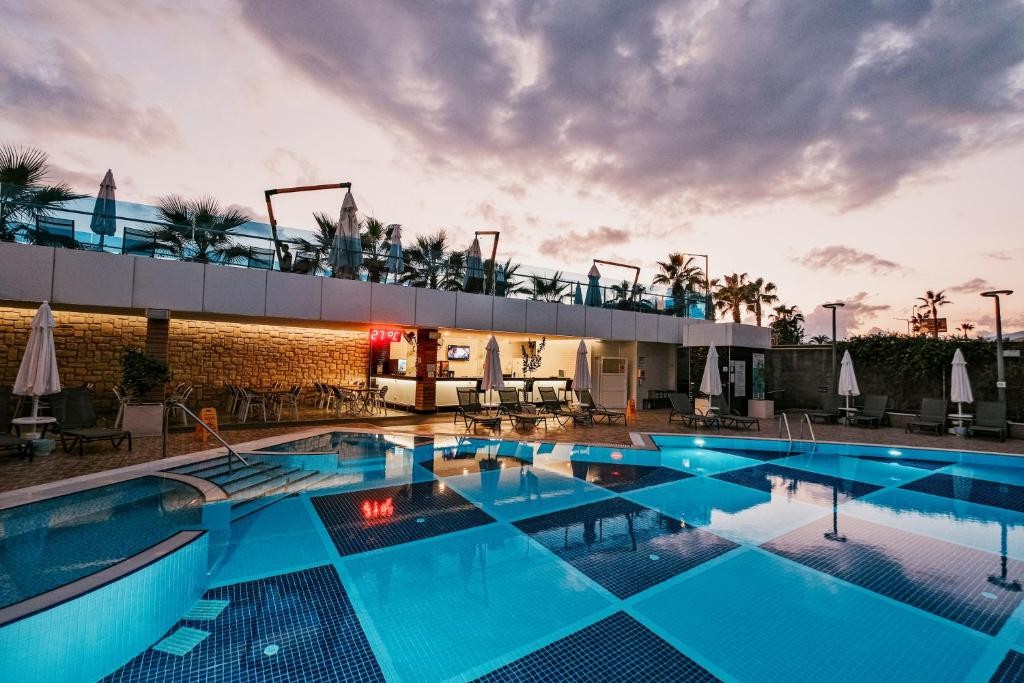 SUNPRIME C-LOUNGE ADULTS ONLY 16+